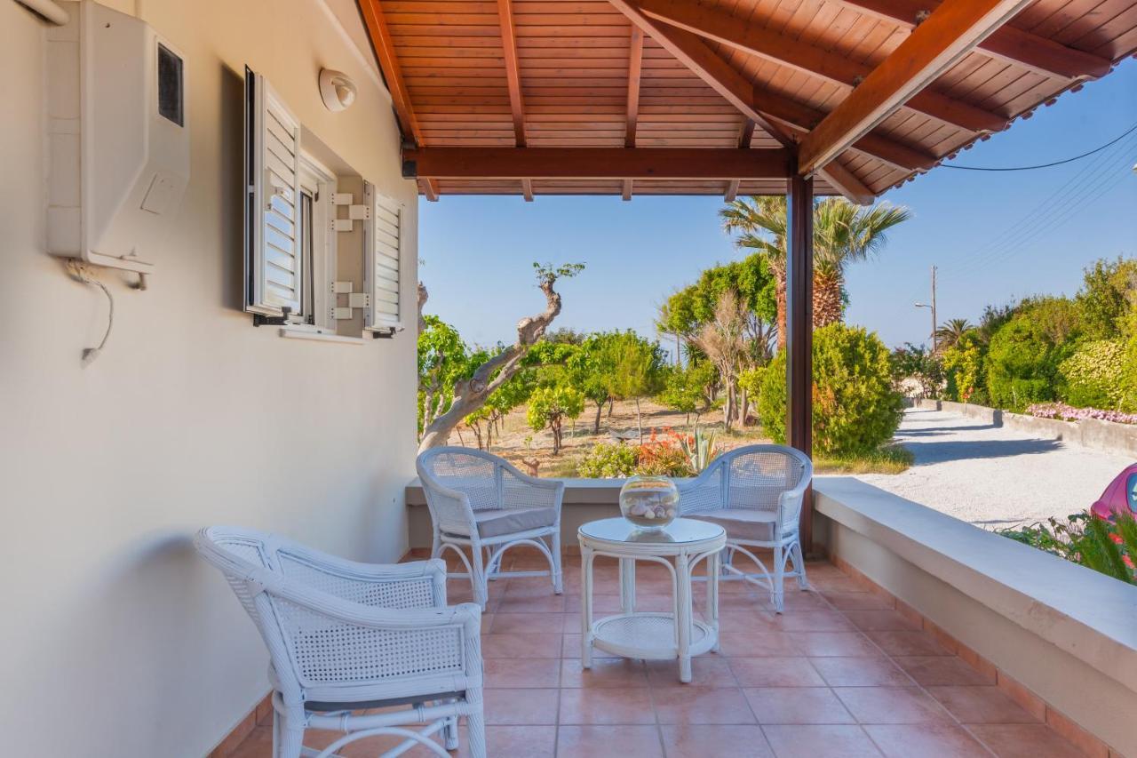 Chrysalida, Unspeakble Views And Privacy! Skaleta