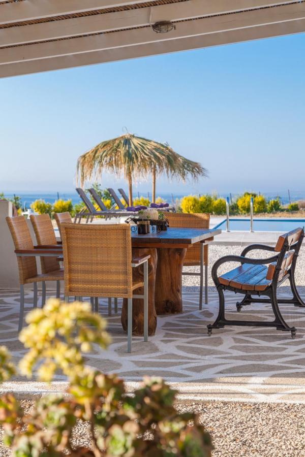 Chrysalida, Unspeakble Views And Privacy! *
