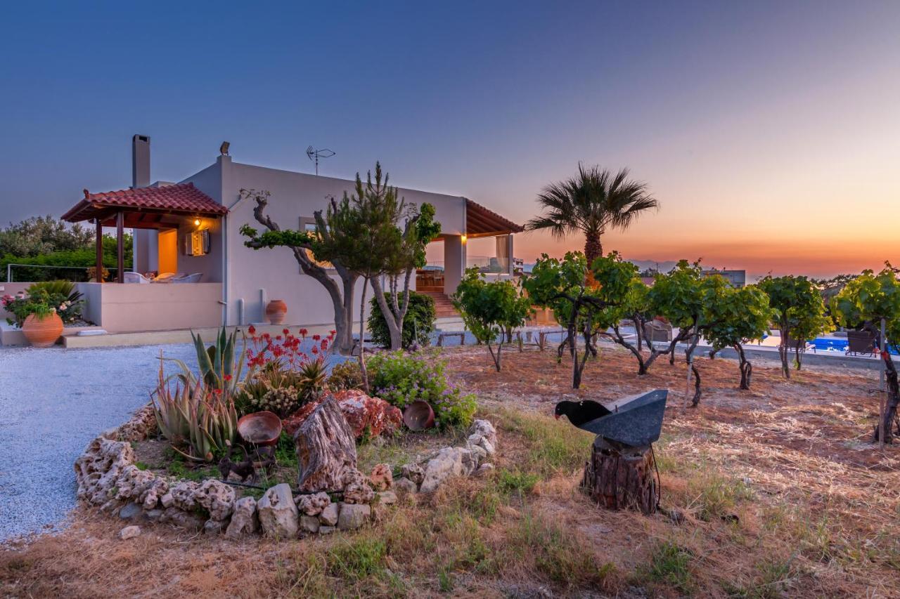 Chrysalida, Unspeakble Views And Privacy! *